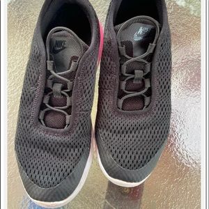 Nike  Girls Air Max Motion 2 Trainers Black Pink AQ2747-001 Size 1